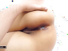 Mi cuñado me espía saca su verga sin darme cuenta y la pone en mi boca me pongo cachonda y sigo el juego hasta que me coje hasta mojarme