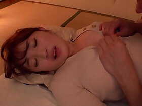 突然離婚を言い渡されシングルファザーになった僕を不憫に思ったご近所の巨乳奥様たちが家事の手伝いをしてくれる事に！奥様の不意な胸チラとパンチラについ勃起してしまったのがバレて「奥さんと別れてからシてないんですよね…？」と誘惑され慰めの生ハメ淫乱SEX！【パート3】