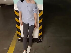 地下停车场搭讪刚下班的女白领，脱了衣服才知道太极品了，特会玩